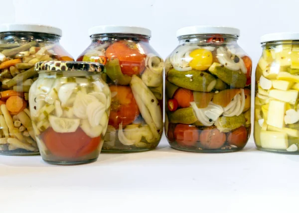 Słoiki Szklane Warzywami Puszce Czas Jesiennych Zbiorów — Zdjęcie stockowe