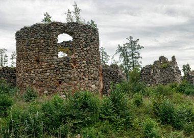 Eski ortaçağ taş kalesi kalıntıları, Ergeme kalesi kalıntıları, Letonya