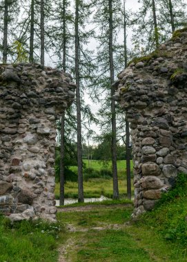 Eski ortaçağ taş kalesi kalıntıları, Ergeme kalesi kalıntıları, Letonya