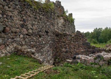 Eski ortaçağ taş kalesi kalıntıları, Ergeme kalesi kalıntıları, Letonya
