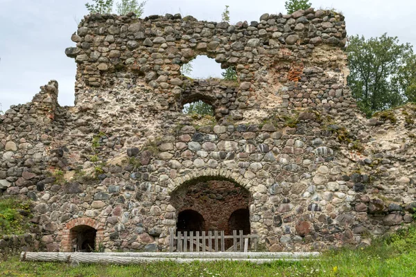 Ruínas Antigas Castelo Pedra Medieval Ruínas Castelo Ergeme Letónia — Fotografia de Stock