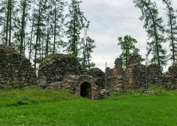 Ruínas Antigas Castelo Pedra Medieval Ruínas Castelo Ergeme Letónia — Fotografia de Stock