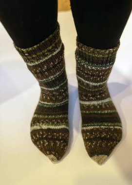 Güzel renkli örgü çoraplar, el sanatları.