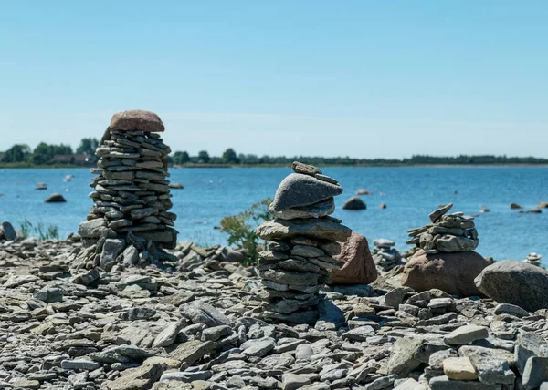 Picture Beautiful White Stone Piles Sea Objects Were Built Travelers — Stock Photo, Image