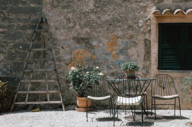 Mallorca, Orient'te kafeterya veya lüks bir otelin terası. mallorca en güzel köylerinden biri.
