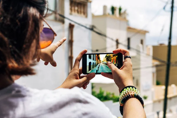 Adolescente Faire Une Photo Sur Quartier Moment Son Partenaire Pointe — Photo