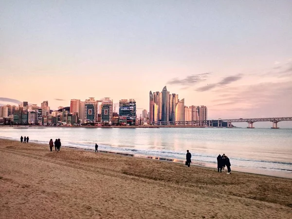 Różowy Zachód Słońca Wielkim Mieście Busan Korea Piękna Plaża Morze — Zdjęcie stockowe