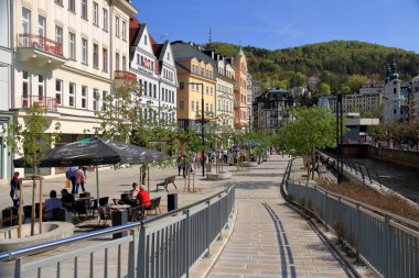 Bohemya'daki Güzel Spa Kasabası Karlovy Vary (Karlsbad) (Çek Cumhuriyeti))