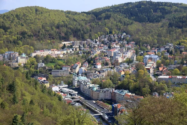 Mooi kuuroord Karlovy Vary (Karlsbad) in Bohemen (Tsjechische Republiek) — Stockfoto