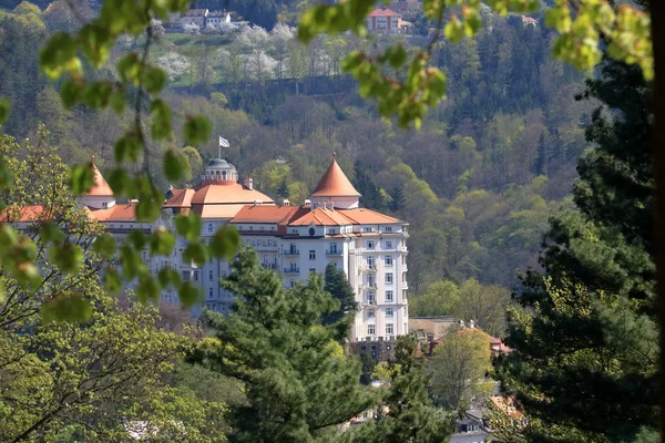 Beautiful Spa Town Karlovy Vary (Karlsbad) Csehországban (Cseh Köztársaság) — Stock Fotó