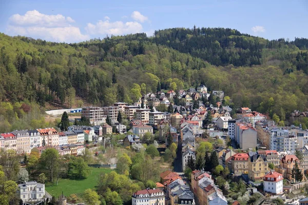 Vackra kurorten Karlovy Vary (Karlsbad) i Böhmen (Tjeckien) — Stockfoto
