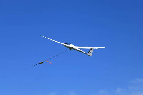 Um planador voando para a tempestade — Fotografia de Stock