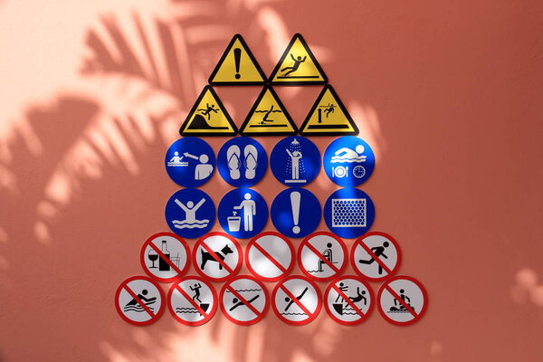 Предупреждающий знак с очень много правил плавания, Осторожно не плавать
