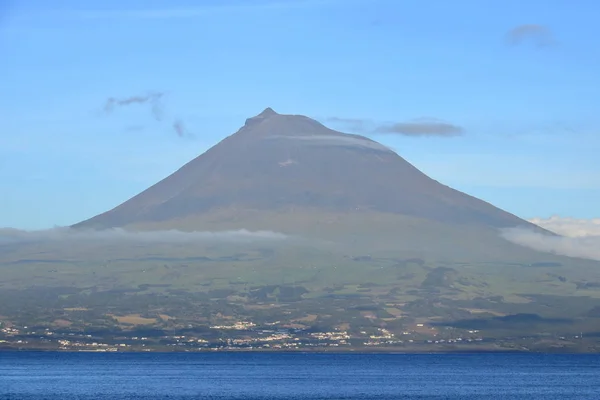 Die schöne isla faial auf den Azoren (portugal) und pico — Stockfoto