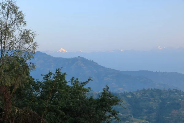 Belle première lumière du lever du soleil sur la chaîne de montagnes de l'Himalaya, Népal — Photo