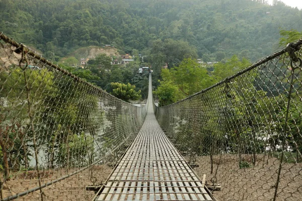 Puente colgante en Nepal — Foto de Stock