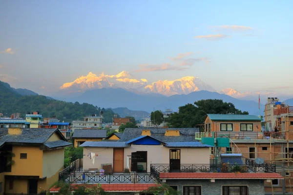 Vue du soir, Coucher de soleil sur la chaîne de montagnes de l'Annapurna depuis Pokhara, Népal — Photo