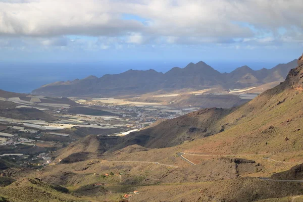 Gran Canaria, view down the valley La Aldea de San Nicolas in far distance — Stock Photo, Image