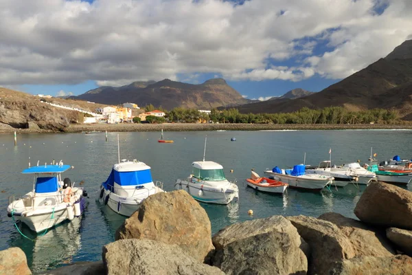 Pohled na přístav a pláž Puerto de La Aldey ve vesnici San Nicolas v Gran Canarii, Španělsko — Stock fotografie