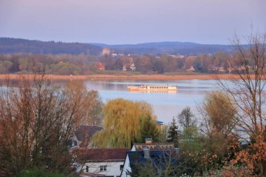 Werder/ Havel, Potsdam, Brandenburg Almanya'da bir feribot ile Göl yolculuğu