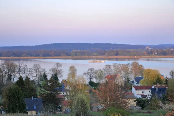 Seereise mit der Fähre in werder / havel, Potsdam, Brandenburg — Stockfoto