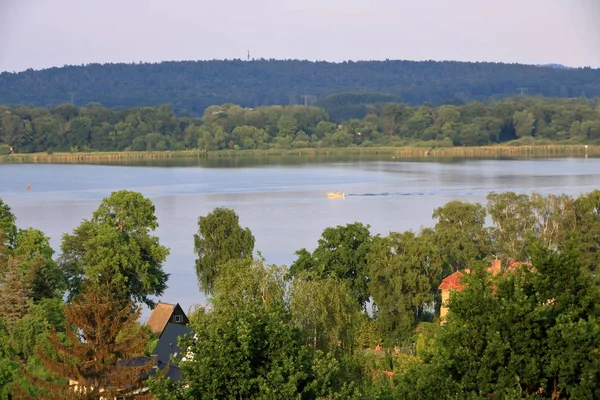 Viaggio sul lago in barca a Werder / Havel, Potsdam, Brandeburgo, Germania — Foto Stock