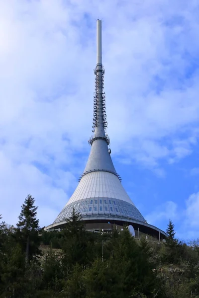 Jested tower, touristenattraktion in der nähe von liberec in der tschechischen republik, europa, fernsehturm — Stockfoto