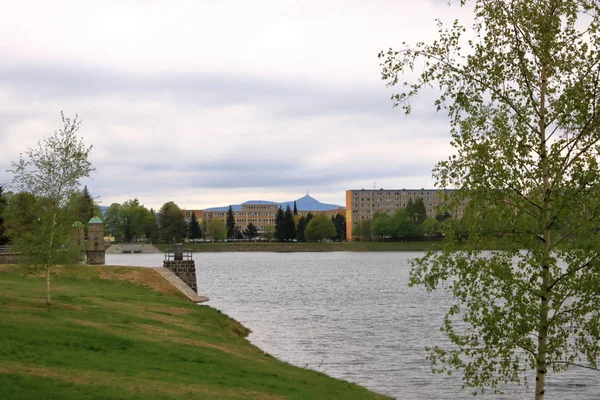 Kommunistiska socialistisk arkitektur. Arkitektoniska detaljer och mönster av sociala bostäder av lägenheter i Jablonec, Tjeckien — Stockfoto