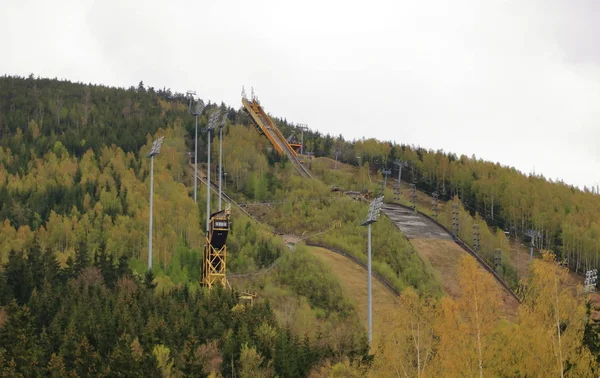 Vista del salto con gli sci Harrachov in estate — Foto Stock