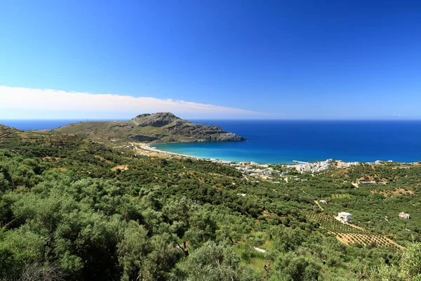 Isola di Creta, bellissima spiaggia e villaggio di pescatori Plakias. Grecia — Foto Stock