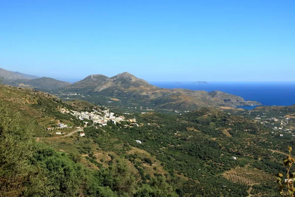 Kreta, pięknej plaży i wioska rybacka Plakias. Grecja — Zdjęcie stockowe