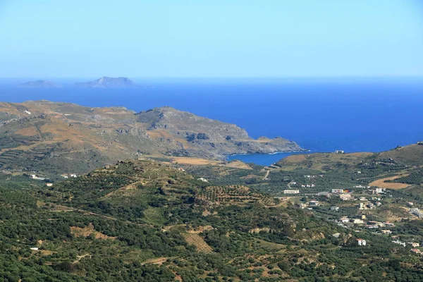 Isla de Creta, hermosa playa y pueblo de pescadores Plakias. Países Bajos — Foto de Stock