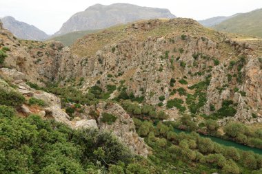 Preveli'de Nehir ve palmiye ormanı çevresinde manzara, Güney Girit, Yunanistan