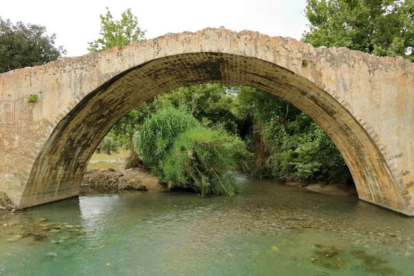 Preveli kamień most trochę przed słynnej plaży Kreta w Grecji — Zdjęcie stockowe