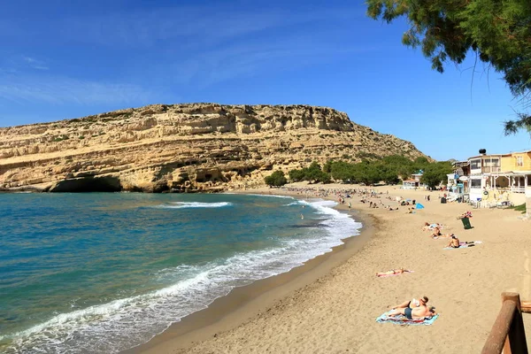 Plage de Matala avec eau turquoise, Crète, Grèce — Photo