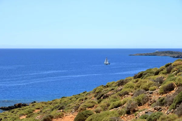 Bahía de agua clara de la ciudad de Loutro en la isla de Creta, Grecia —  Fotos de Stock