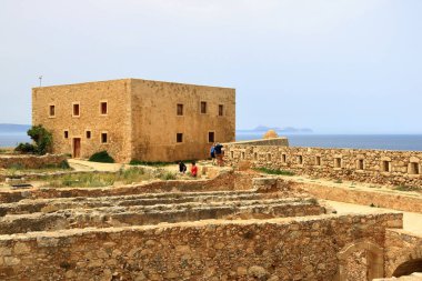 Rethymno, Girit adası / Yunanistan - 28 Mayıs 2019: Girit'teki büyüleyici eski şehir Rethymno, Yunanistan