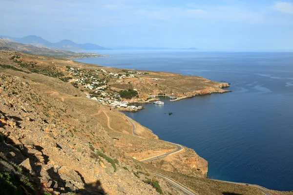 El pequeño pueblo tradicional de Chora Sfakion, Sfakia, Chania, Creta, Grecia . — Foto de Stock