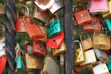 Viyana / Avusturya yakınlarındaki aşk kilitleri