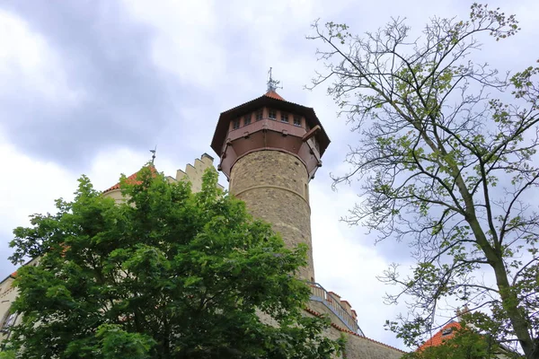 Castillo Hnevin en la ciudad La mayoría en República Checa — Foto de Stock