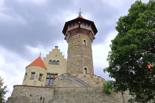 Castillo Hnevin en la ciudad La mayoría en República Checa — Foto de Stock
