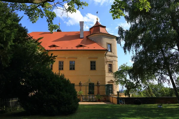 Château de Jezeri situé près de la mine de charbon en Bohême du Nord, République tchèque . — Photo