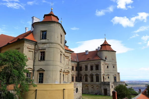 Jezeri Burg in der Nähe der Kohlegrube in Nordböhmen, Tschechische Republik. — Stockfoto