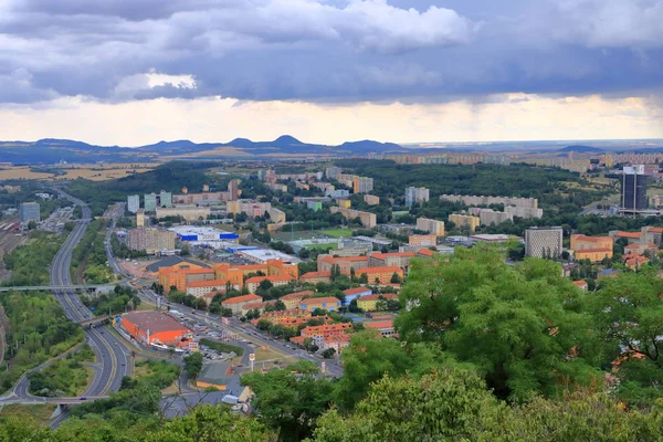Çoğu daire blokları, Çek Rupublic post-komünist mimarisi, Hnevin Kalesi görünümü