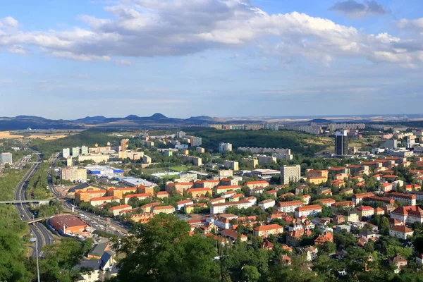 Çoğu daire blokları, Çek Rupublic post-komünist mimarisi, Hnevin Kalesi görünümü
