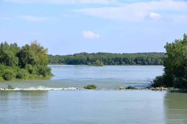 Area intorno alla diga del Danubio Cunovo vicino a Bratislava, Slovacchia, Europa — Foto Stock