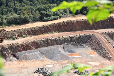 Opencast madencilik ocağı havadan görünümü - yukarıdan görünümü, Nesselgrund, Thüringen