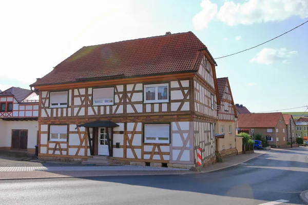 Altes Fachwerkhaus in einer Stadt in Deutschland — Stockfoto