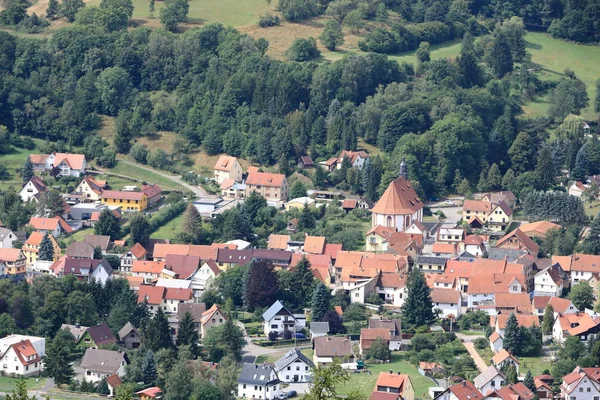 Uitzicht op het dorpje Floh-Seligenthal in Thüringen — Stockfoto