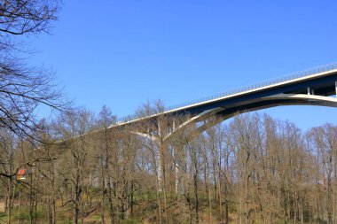 Almanya 'da Dresden yakınlarındaki Lockwitztal Vadisi üzerindeki Highway Köprüsü.